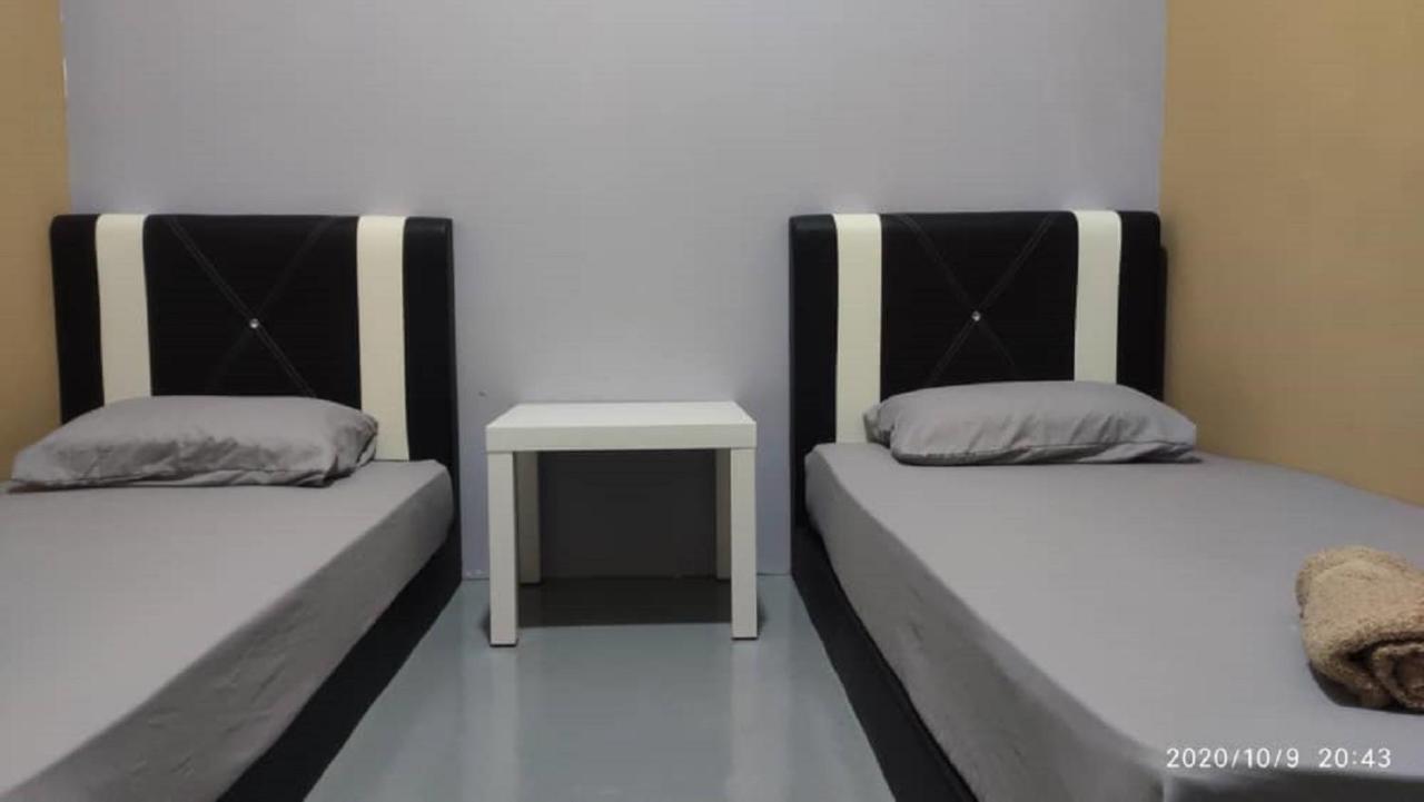 Ny Tropical Backpackers Hostel Desaru Ngoại thất bức ảnh