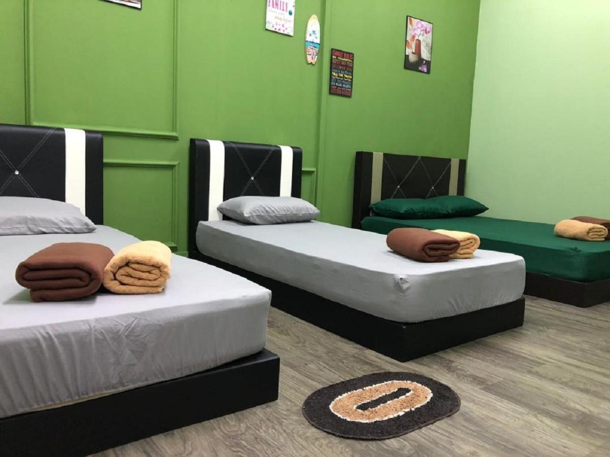 Ny Tropical Backpackers Hostel Desaru Ngoại thất bức ảnh