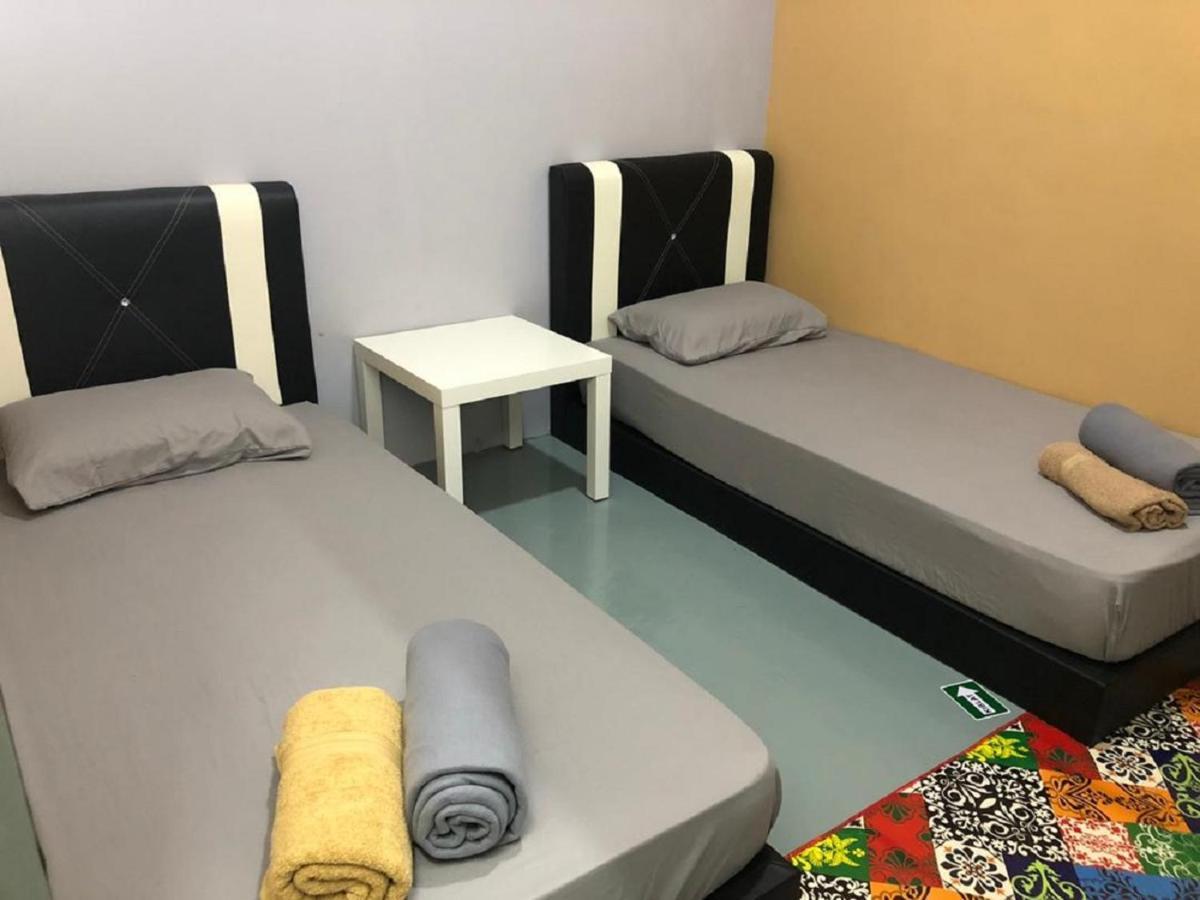 Ny Tropical Backpackers Hostel Desaru Ngoại thất bức ảnh