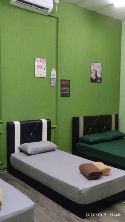 Ny Tropical Backpackers Hostel Desaru Ngoại thất bức ảnh