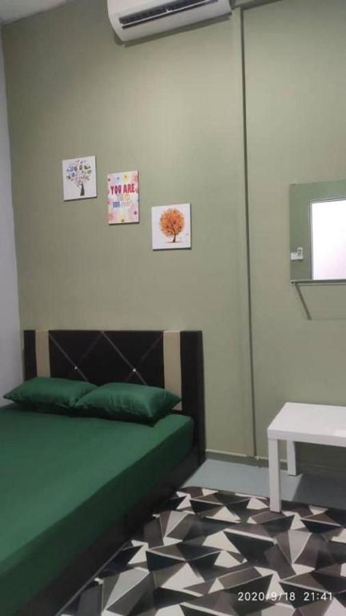 Ny Tropical Backpackers Hostel Desaru Ngoại thất bức ảnh