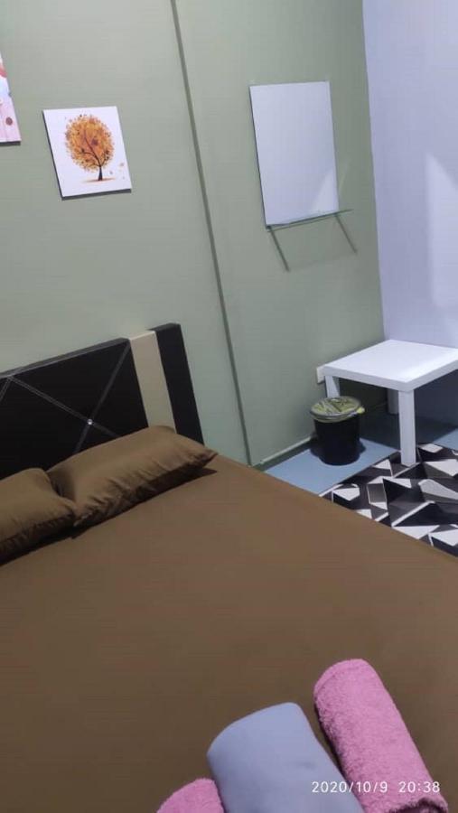 Ny Tropical Backpackers Hostel Desaru Ngoại thất bức ảnh