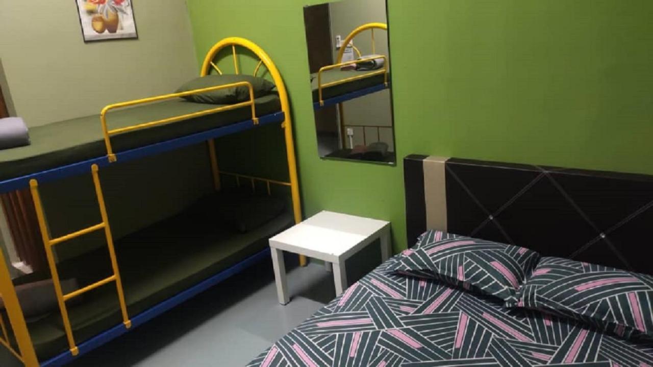 Ny Tropical Backpackers Hostel Desaru Ngoại thất bức ảnh