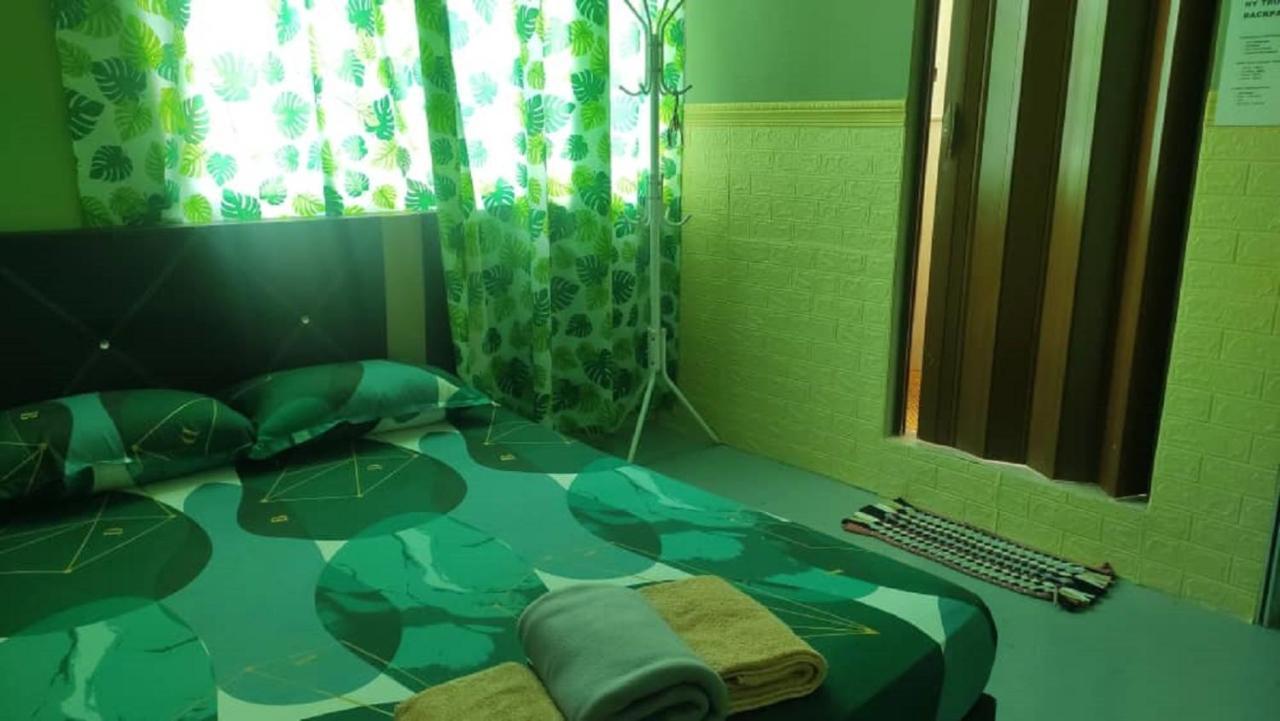 Ny Tropical Backpackers Hostel Desaru Ngoại thất bức ảnh