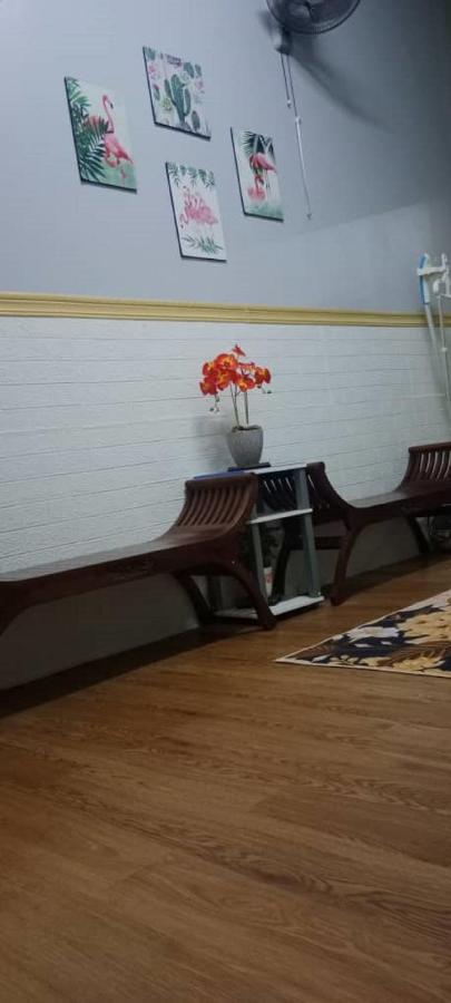 Ny Tropical Backpackers Hostel Desaru Ngoại thất bức ảnh